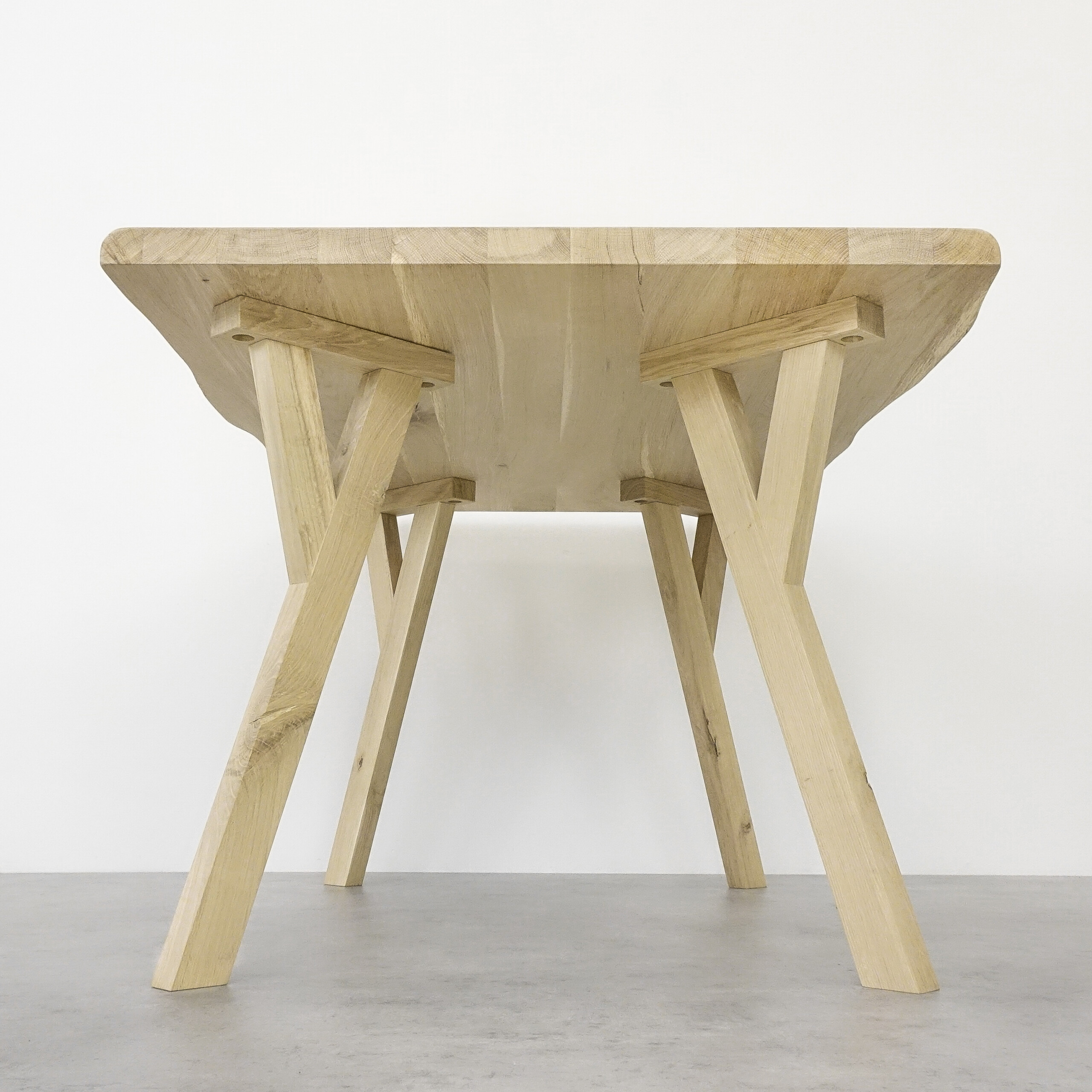 Tammepuidust lauajalad Y