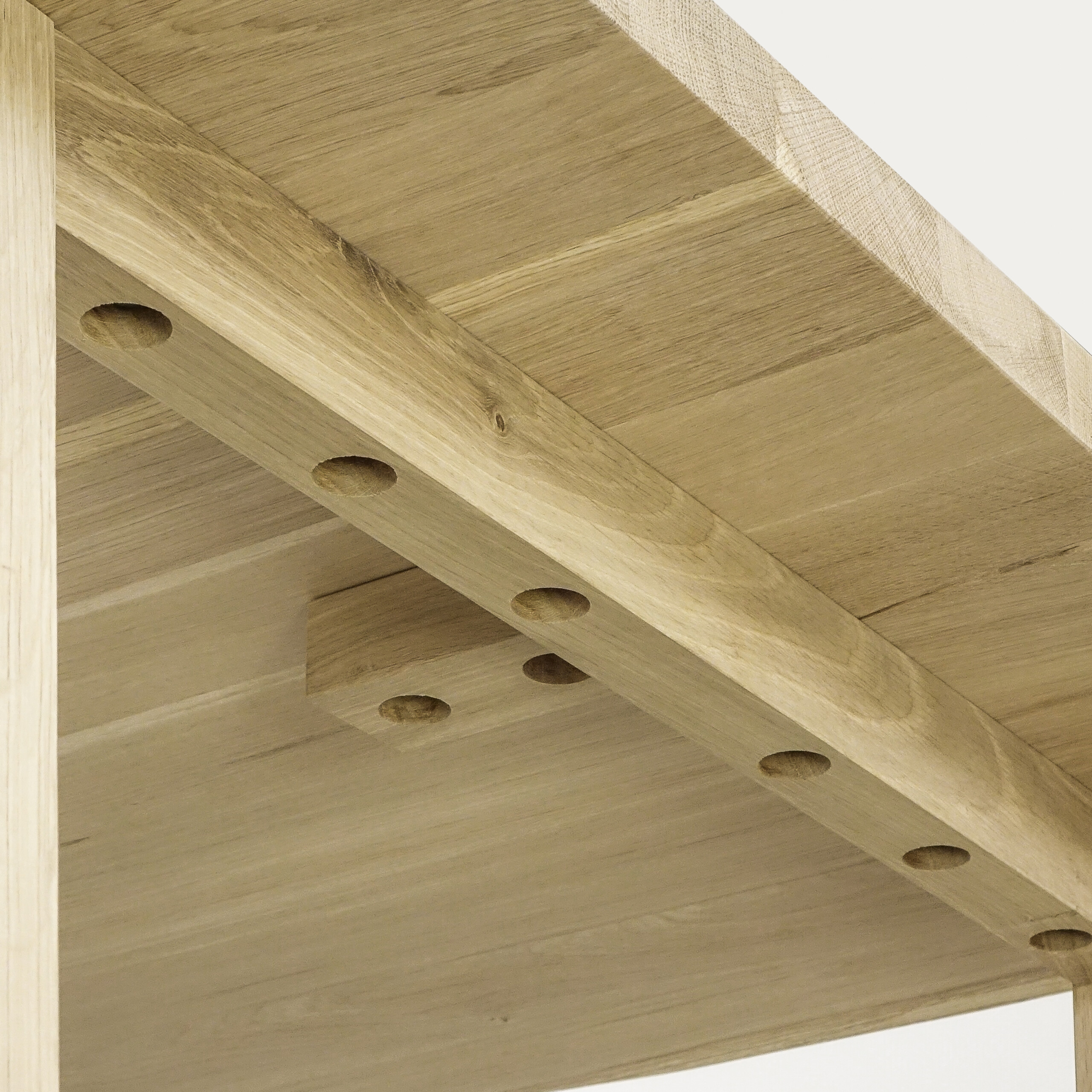 Trapets puidust lauajalad